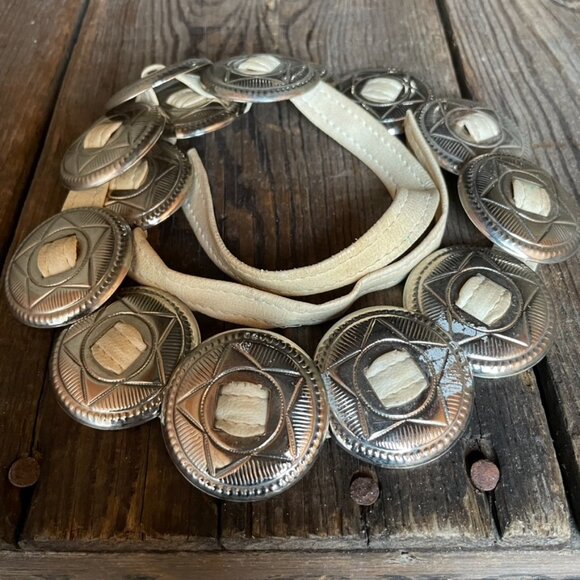 Vintage Southwest Conchos on White Leather Lightweight Belt or Neckpiece - Picture 5 of 16